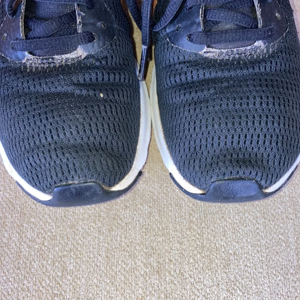 NIKE AIR Max Motion LW Womens Sneakers Size 6